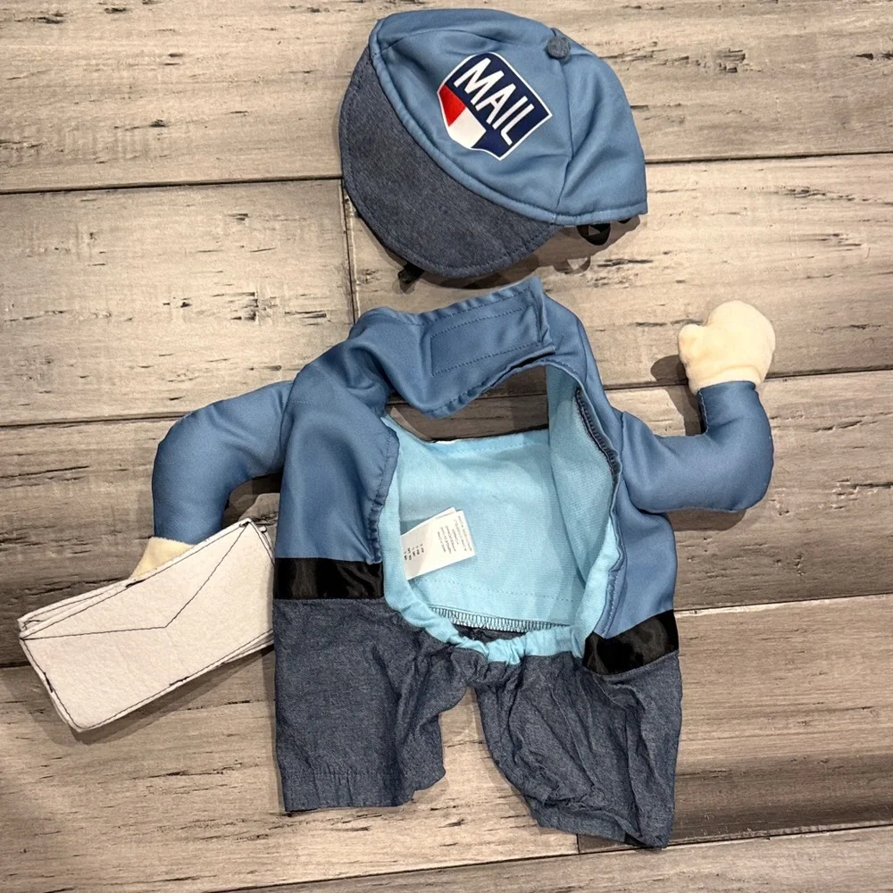 NWOT Mailman Costume for dogs